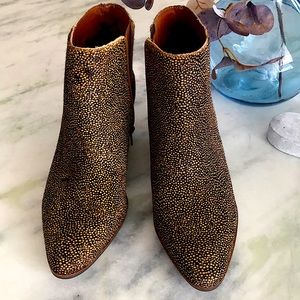 Lucky Brand Bootie cam/black color, horse hair texture. Never worn